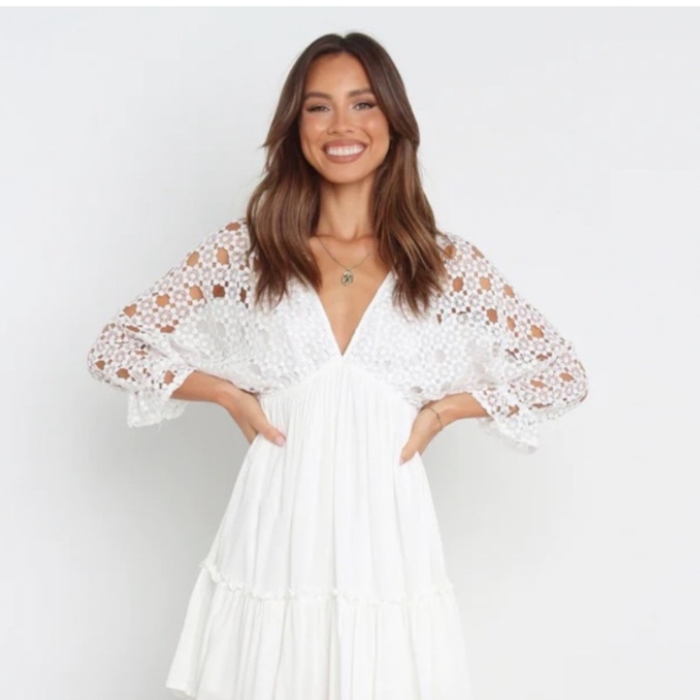 Petal & Pup Carrie Maxi Dress.           12